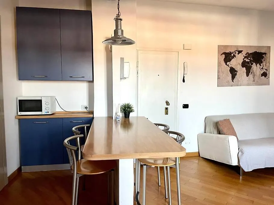 Appartamento Luminoso Bilocale Con Terrazzo Milano