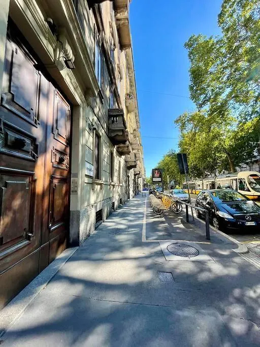 Appartamento Luminoso Bilocale Con Terrazzo Milano Italia