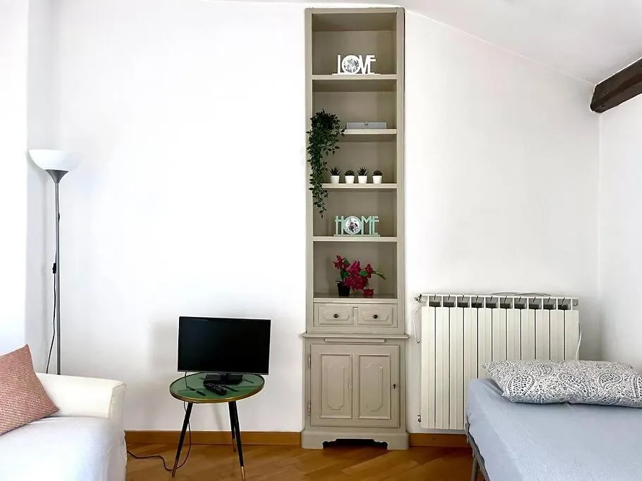 Luminoso Bilocale Con Terrazzo Apartment Milan Italy