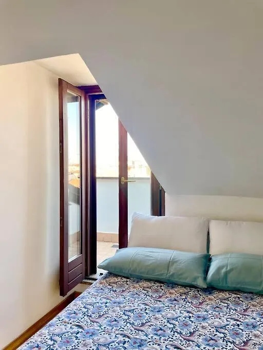 Luminoso Bilocale Con Terrazzo Apartment Milan