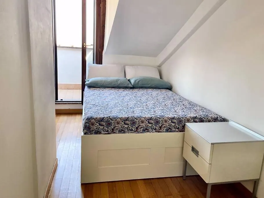 Luminoso Bilocale Con Terrazzo Apartment Milan Italy