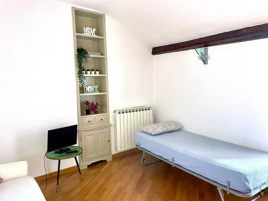 Luminoso Bilocale Con Terrazzo Apartment Milan 0*,