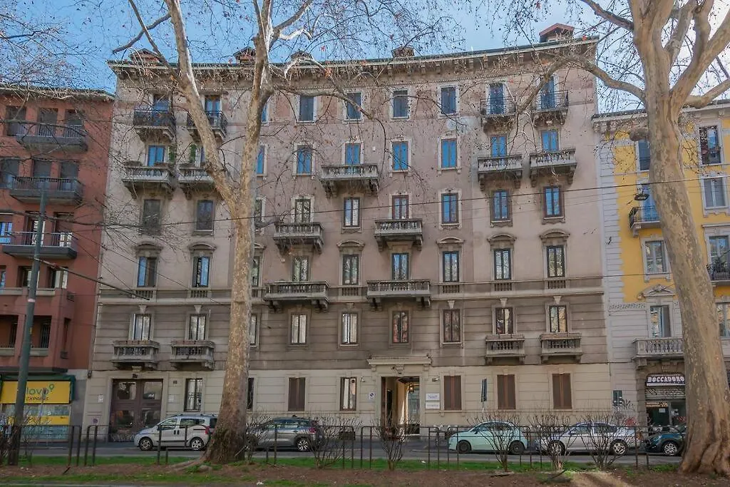 Luminoso Bilocale Con Terrazzo Apartment Milan