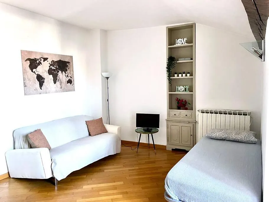 Luminoso Bilocale Con Terrazzo Apartment Milan